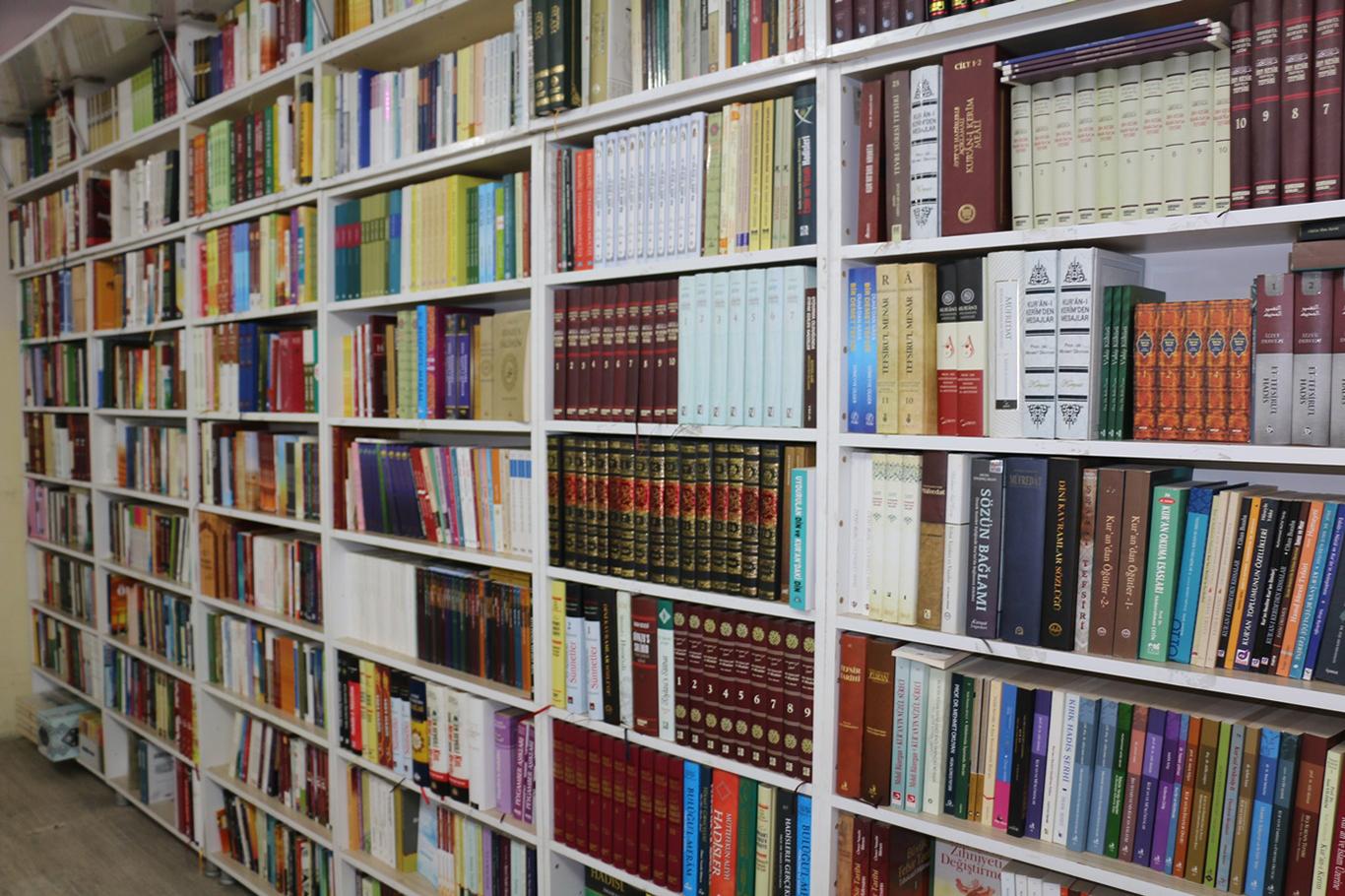 “Günümüz teknolojisi kitap okuma alışkanlığını yok etti” “Günümüz teknolojisi kitap okuma alışkanlığını yok etti”